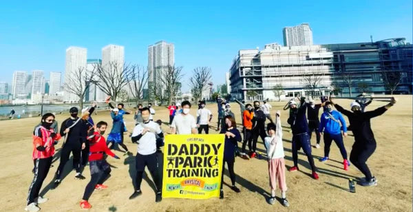 豊洲を中心とする熱いダディたちのコミュニティー「DaddyParkTraining」にVRTXフィットネスバンドを協賛！