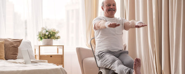 高齢者には「座ってできる筋トレ」が最適！効果とおすすめ種目、注意点を解説
