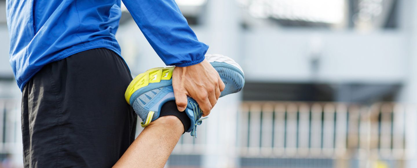 トレーニングチューブがコンディショニング役立つ理由とトレーニング方法を解説。