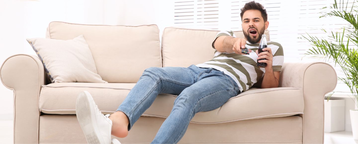 運動不足解消におすすめの方法は？筋トレやストレッチ、チューブトレーニングでの解消法を紹介